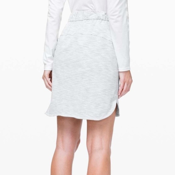 [2] Lululemon Athletica Grey & White Stripe On The Fly Skirt Women’s Like New - Picture 4 of 13